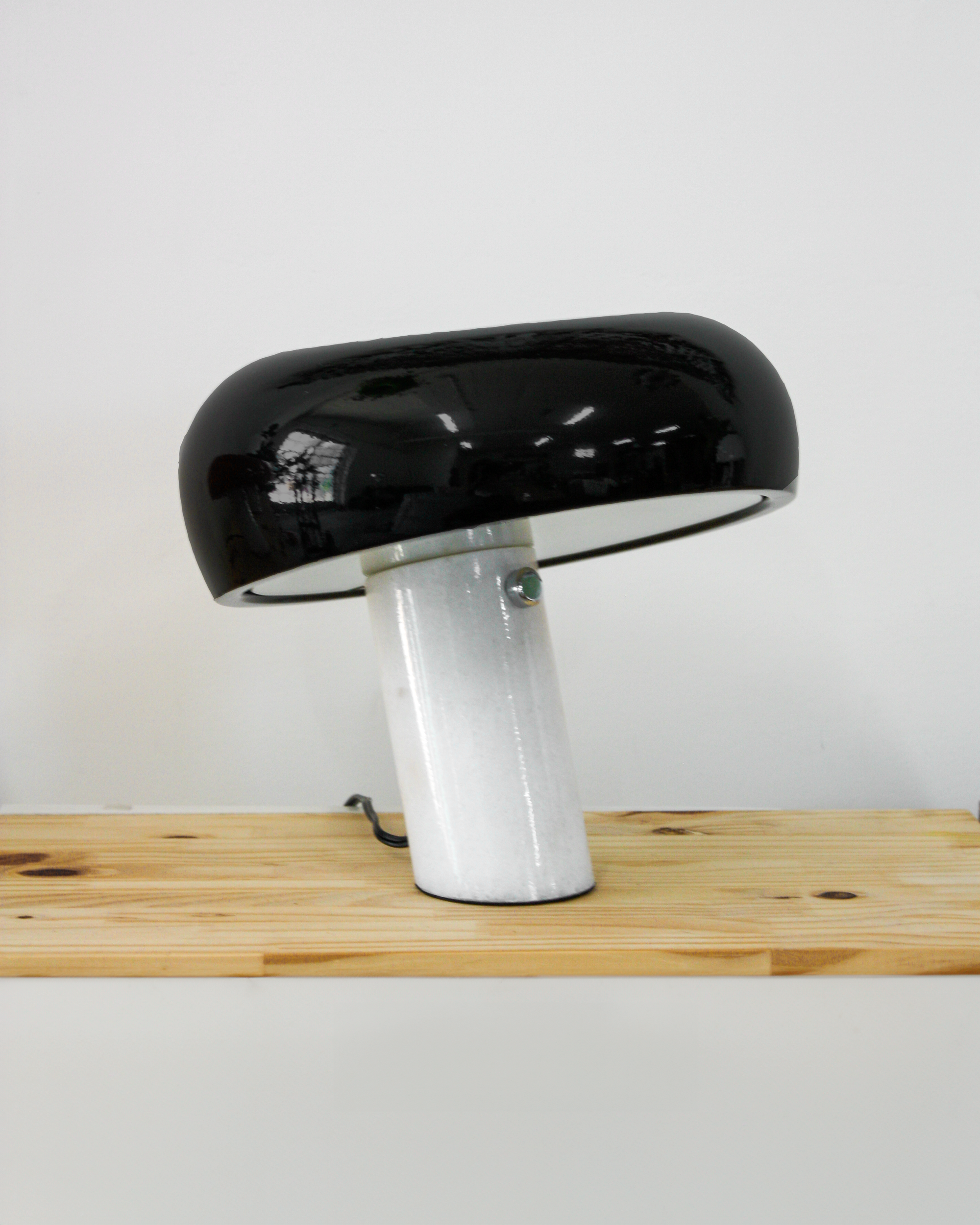 Peanut Table Lamp