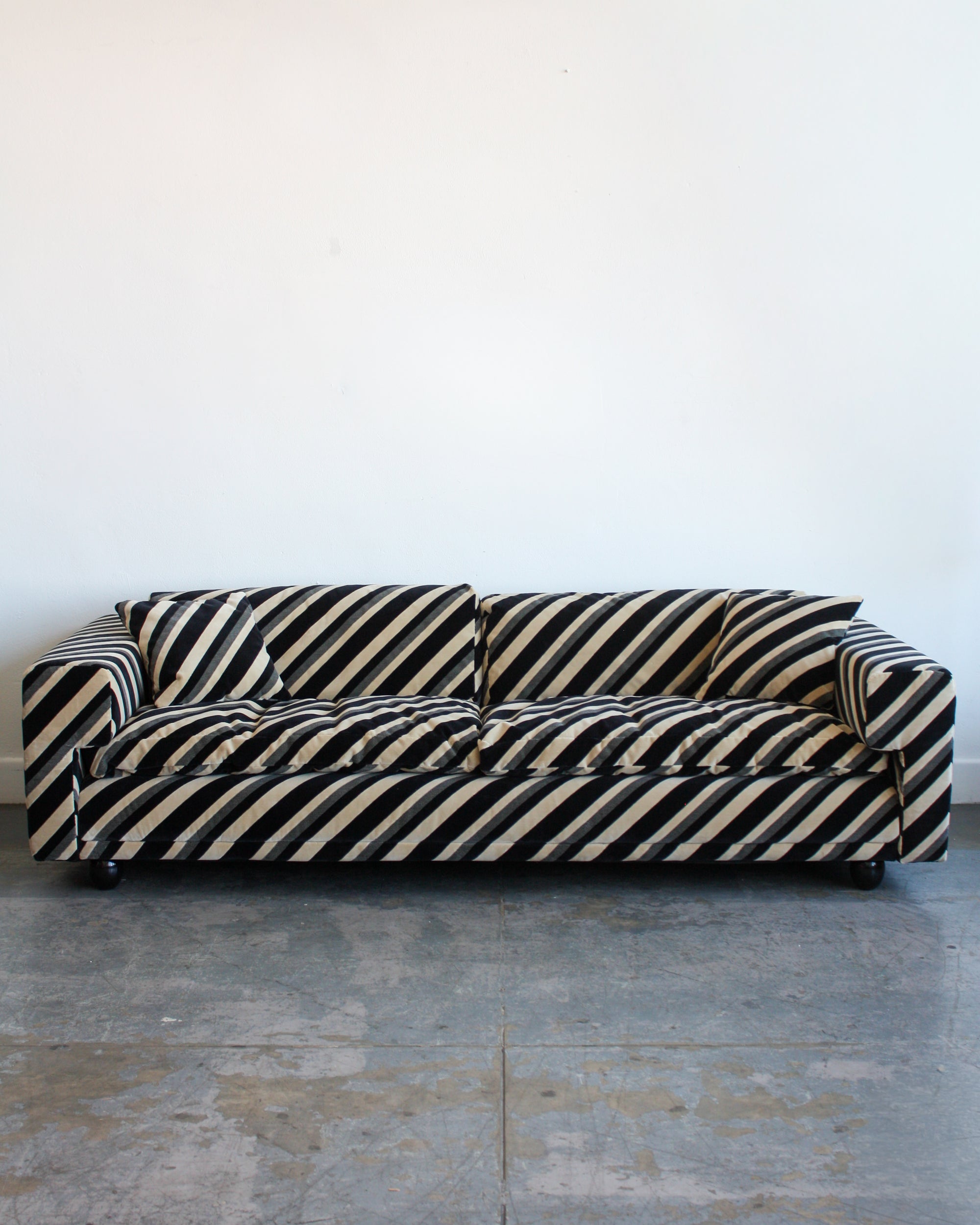 Parisa Sofa