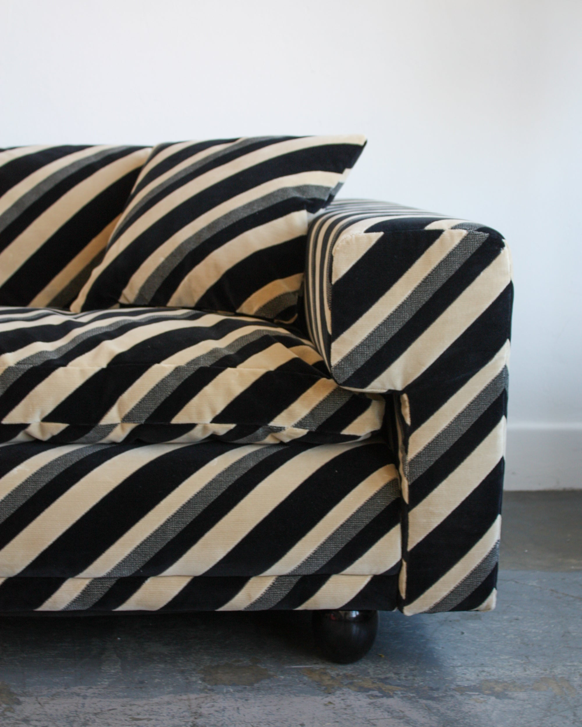 Parisa Sofa
