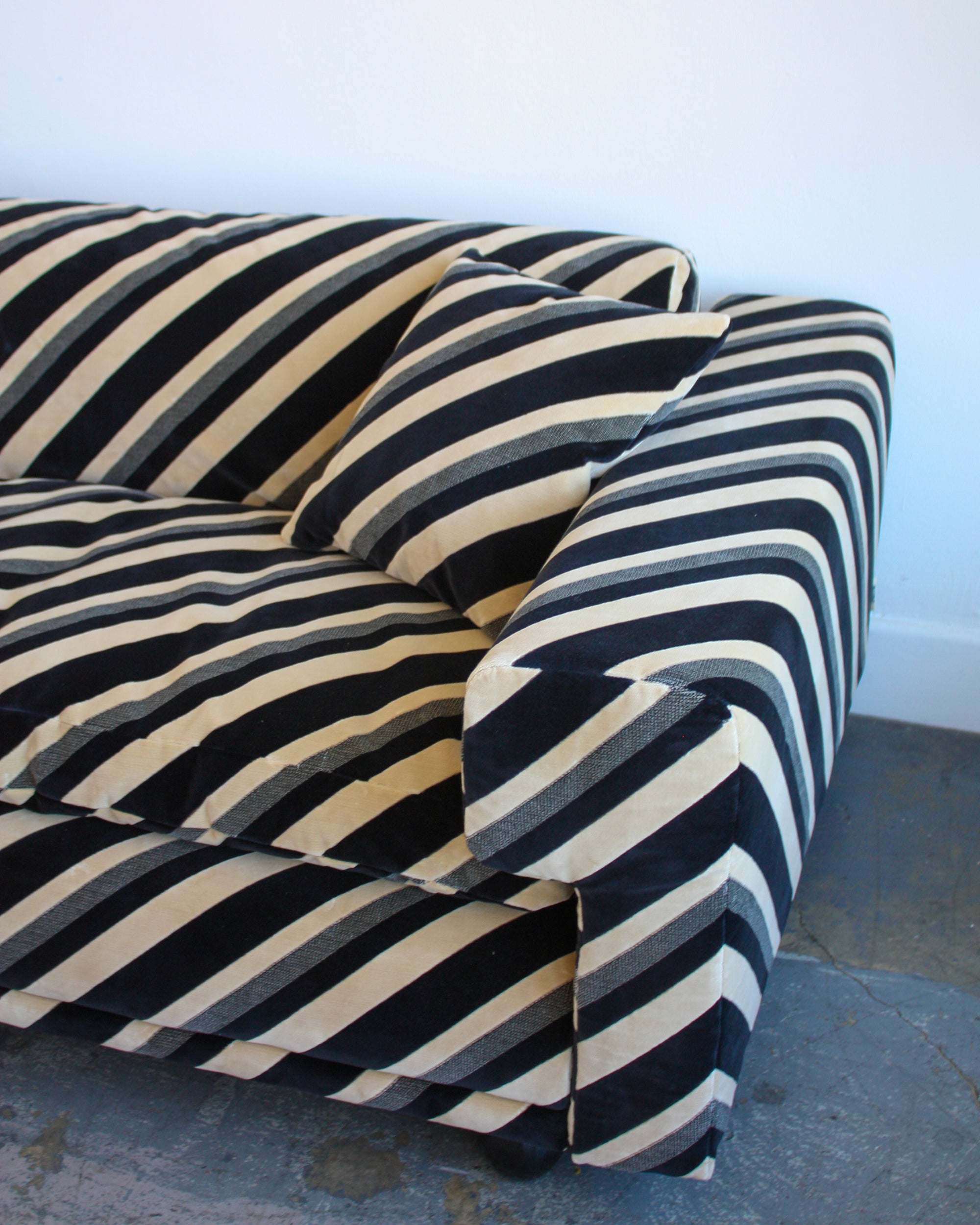 Parisa Sofa