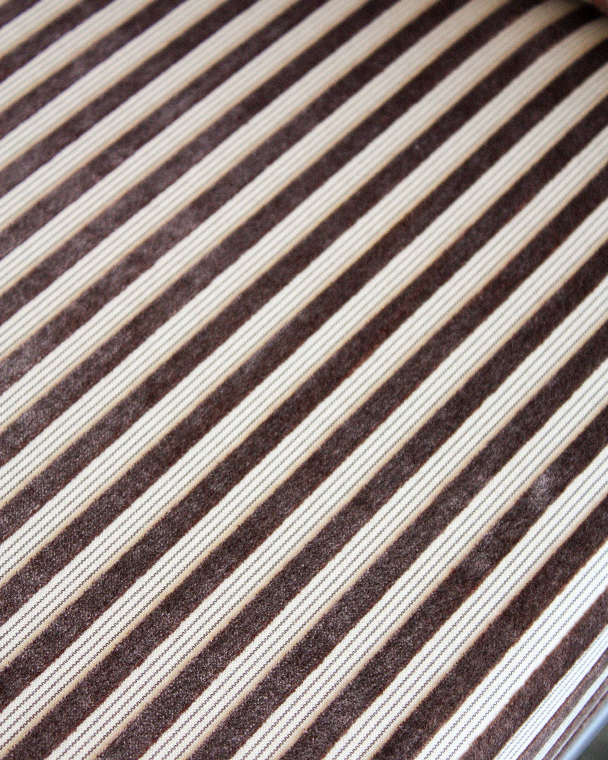 Dara Lounge Chair